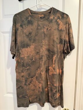 lululemon athletica Men's Tie-Dye Short Sleeve Tee in Brown and Black